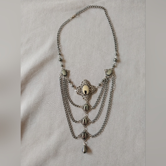 Goth hematite beaded necklace w/ chain details - Picture 4 of 4